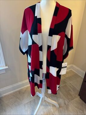 The Look NWT Red, Black & White Abstract Kimono/Topper